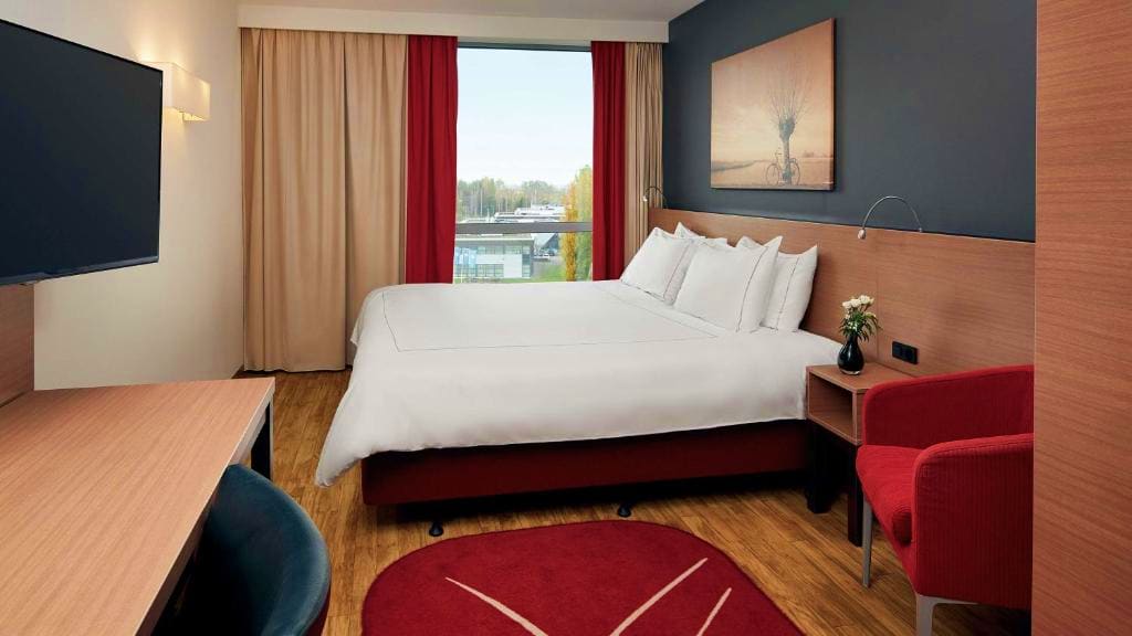 4*PARK PLAZA AMSTERDAM AIRPORT  OR SIMILAR